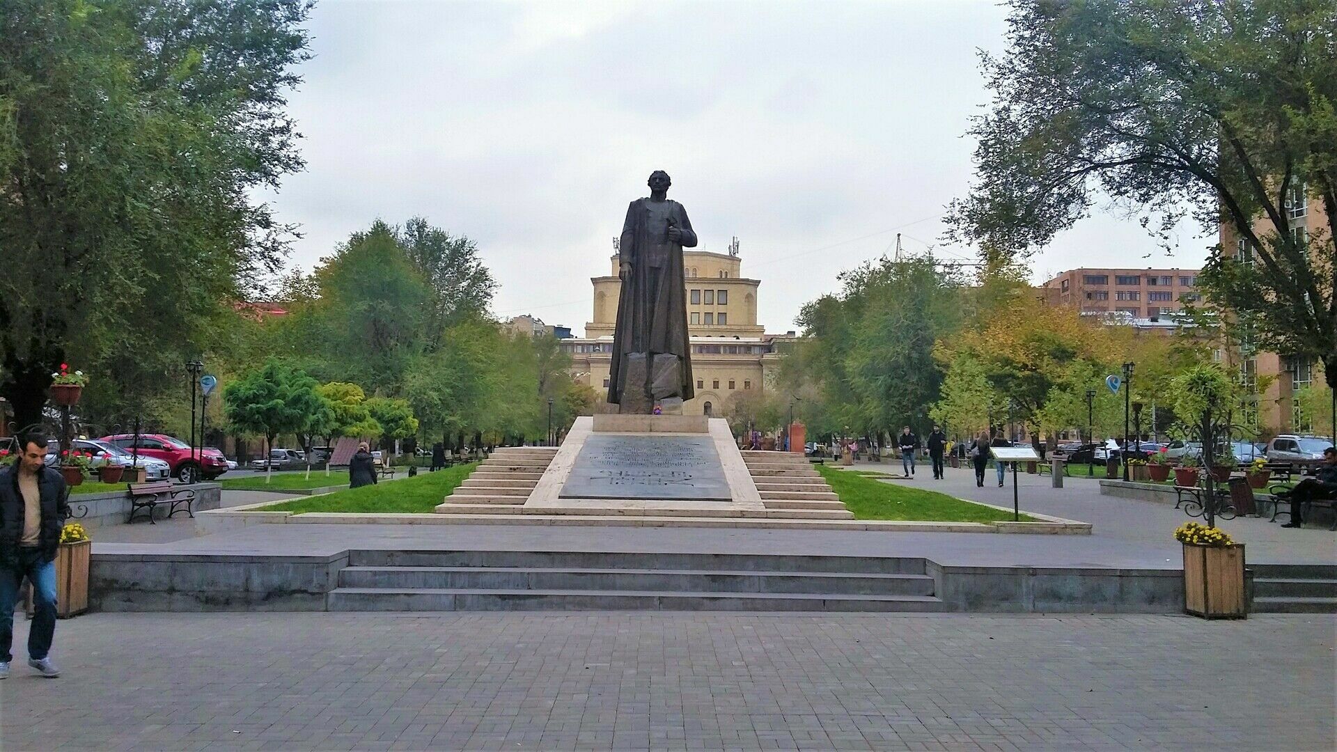 Памятник Гарегину Ндже в Ереване
