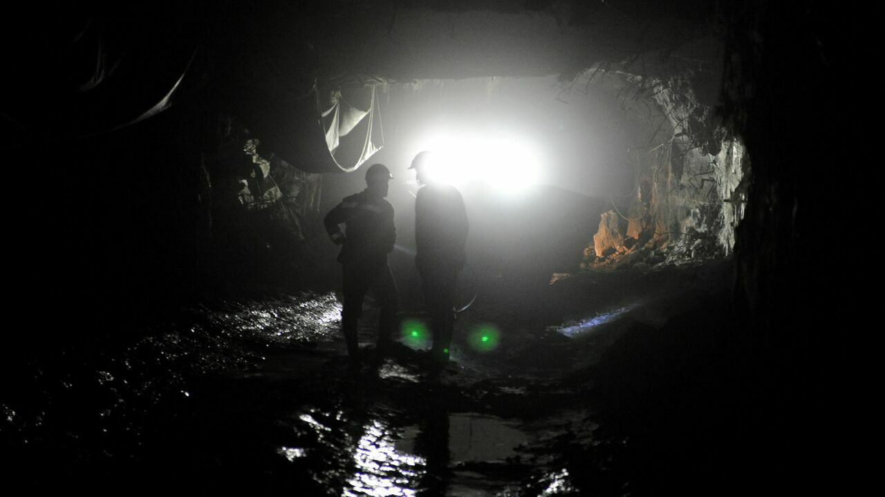 В кузбасской шахте «Распадская-Коксовая» при обрушении породы погиб горняк