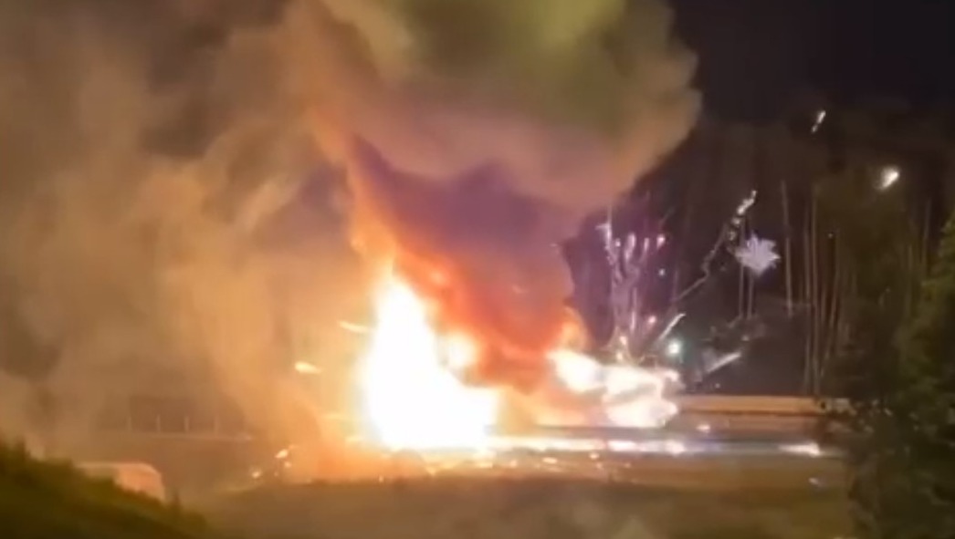 На Симферопольском шоссе в Подмосковье сгорел грузовик с фейерверками (ВИДЕО)