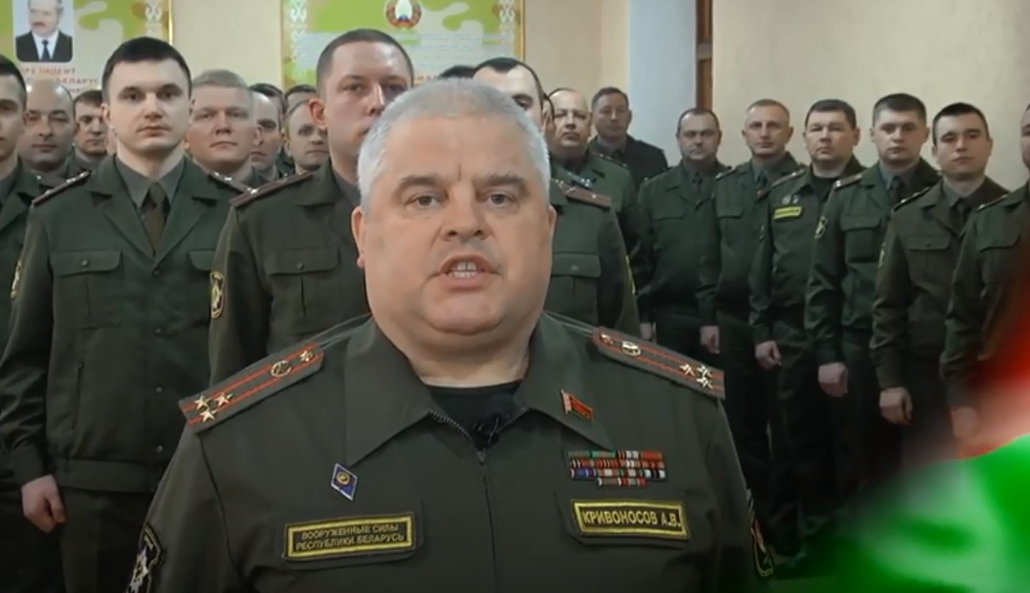 Видео дня: белорусские военные передают друг другу "энергию Лукашенко" с ковидом