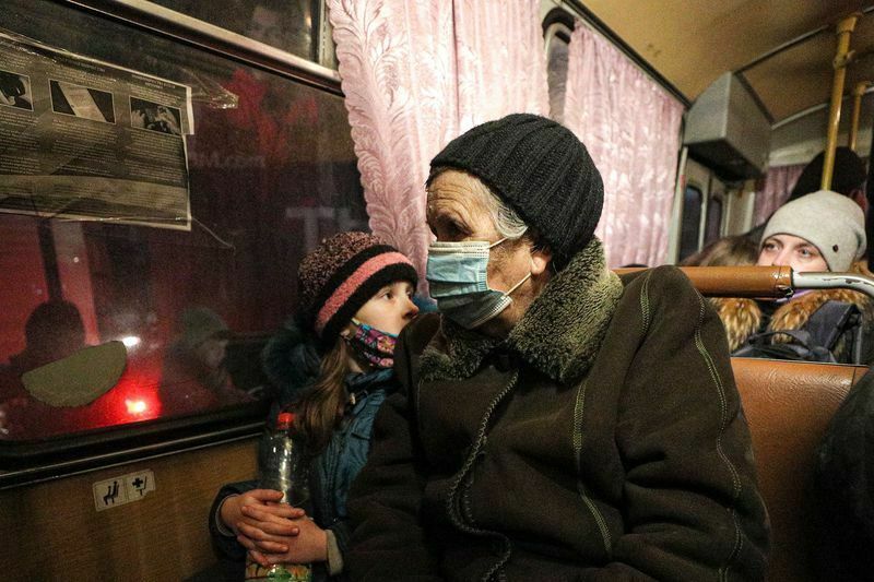 «Детей выгнали на холод»: беженцы из ДНР замерзают на улицах под Ростовом