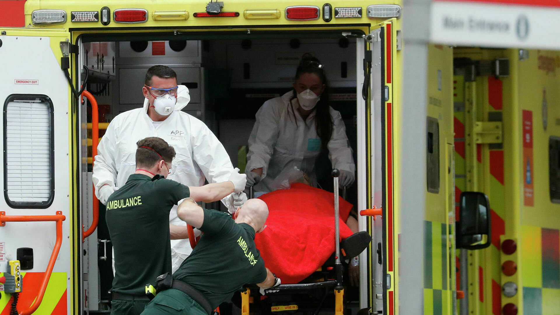 В Великобритании зафиксировали первый в мире случай гибели пациента с "Омикроном"