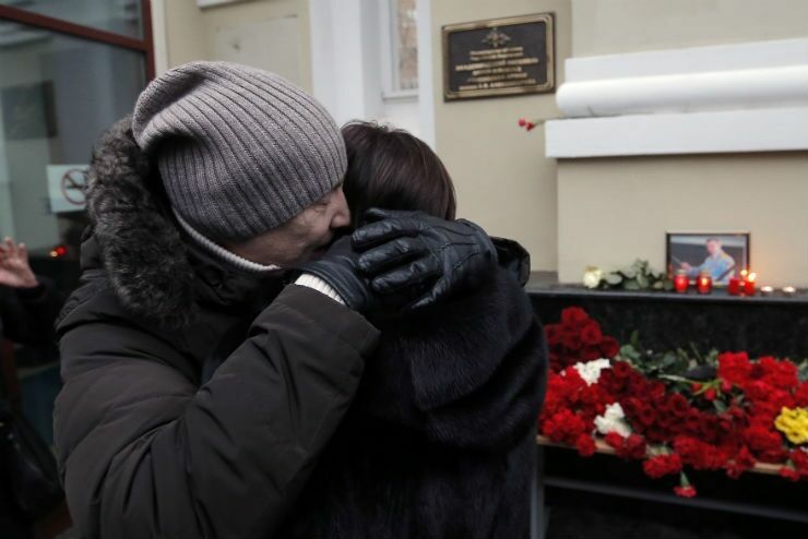 Родственники погибших прибывают в Сочи, с ними работают психологи