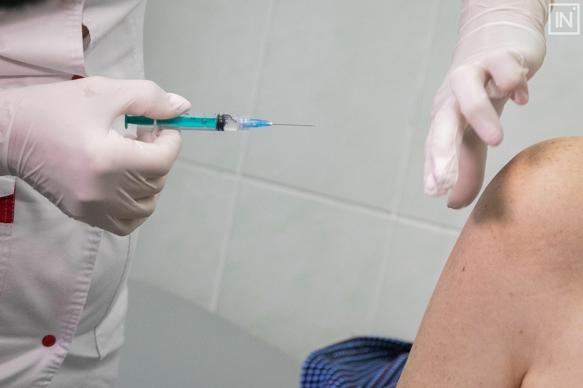 The Lancet: прививка никого не защищает от ковида на 100 процентов