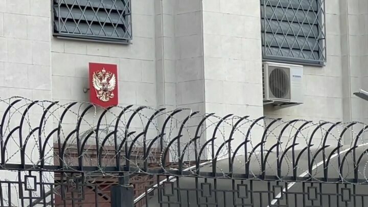 Здание посольства РФ в Киеве опустело