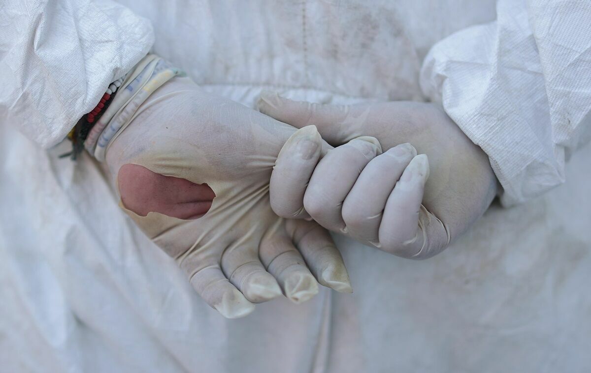 Глава СПЧ попросил Роспотребнадзор обосновать необходимость перчаток при пандемии