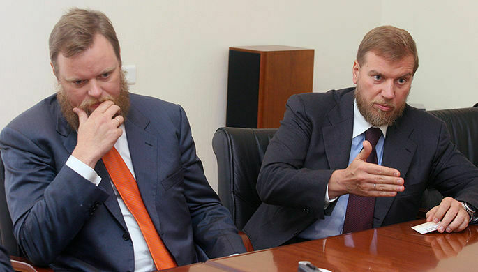 СМИ: Керимов договорился купить банк "Возрождение", а ЦБ против