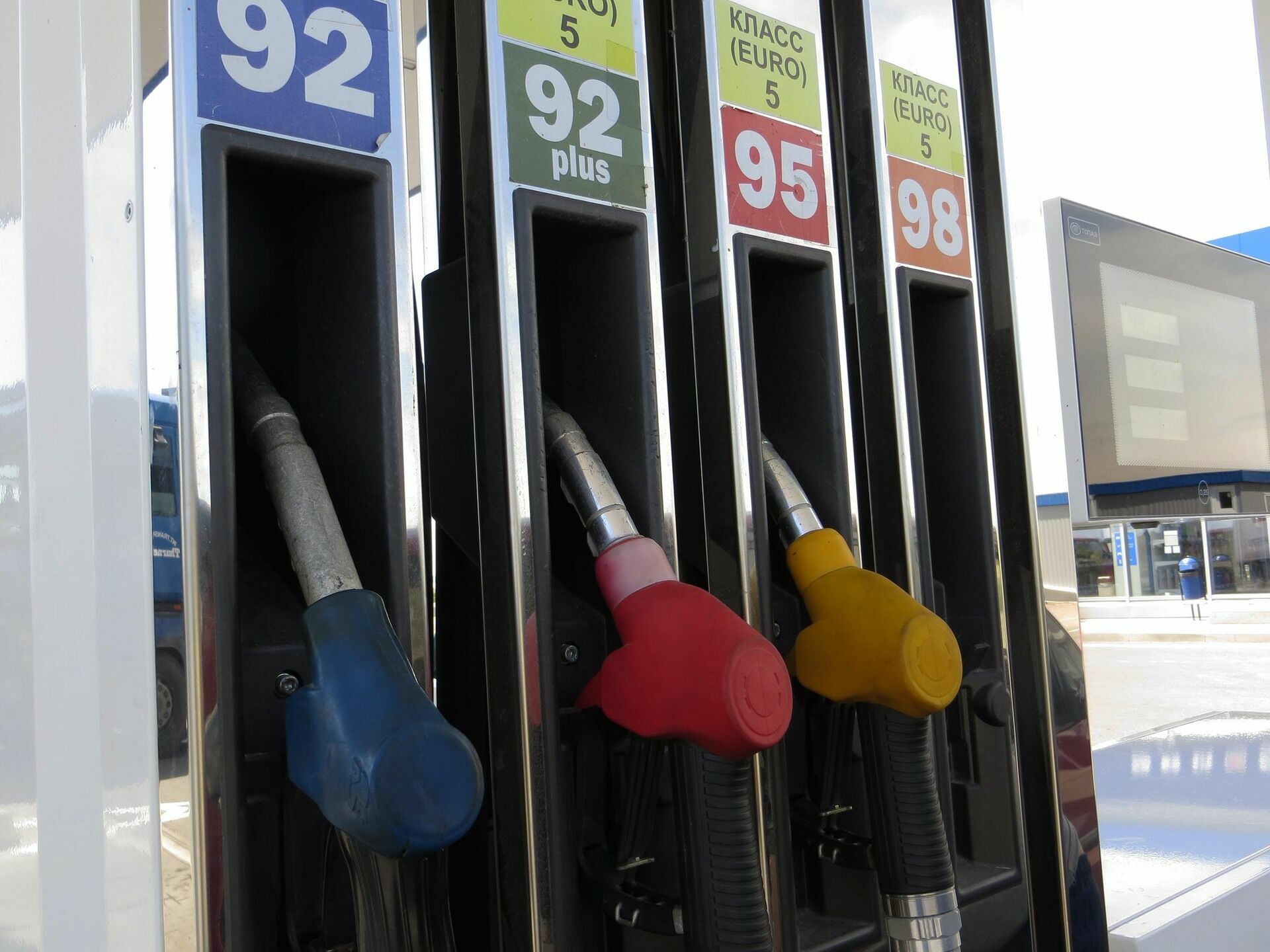 Биржевая цена бензина поднялась за неделю на 20%