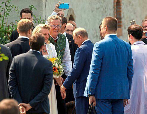 Владимир Путин прибыл в Грац на свадьбу Карины Кнайсль