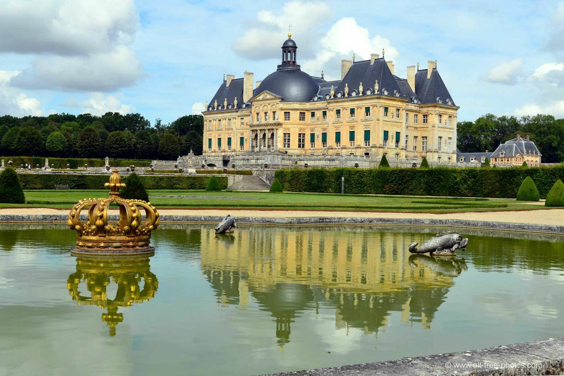 Французские замки выставляются на продажу из-за коронавируса