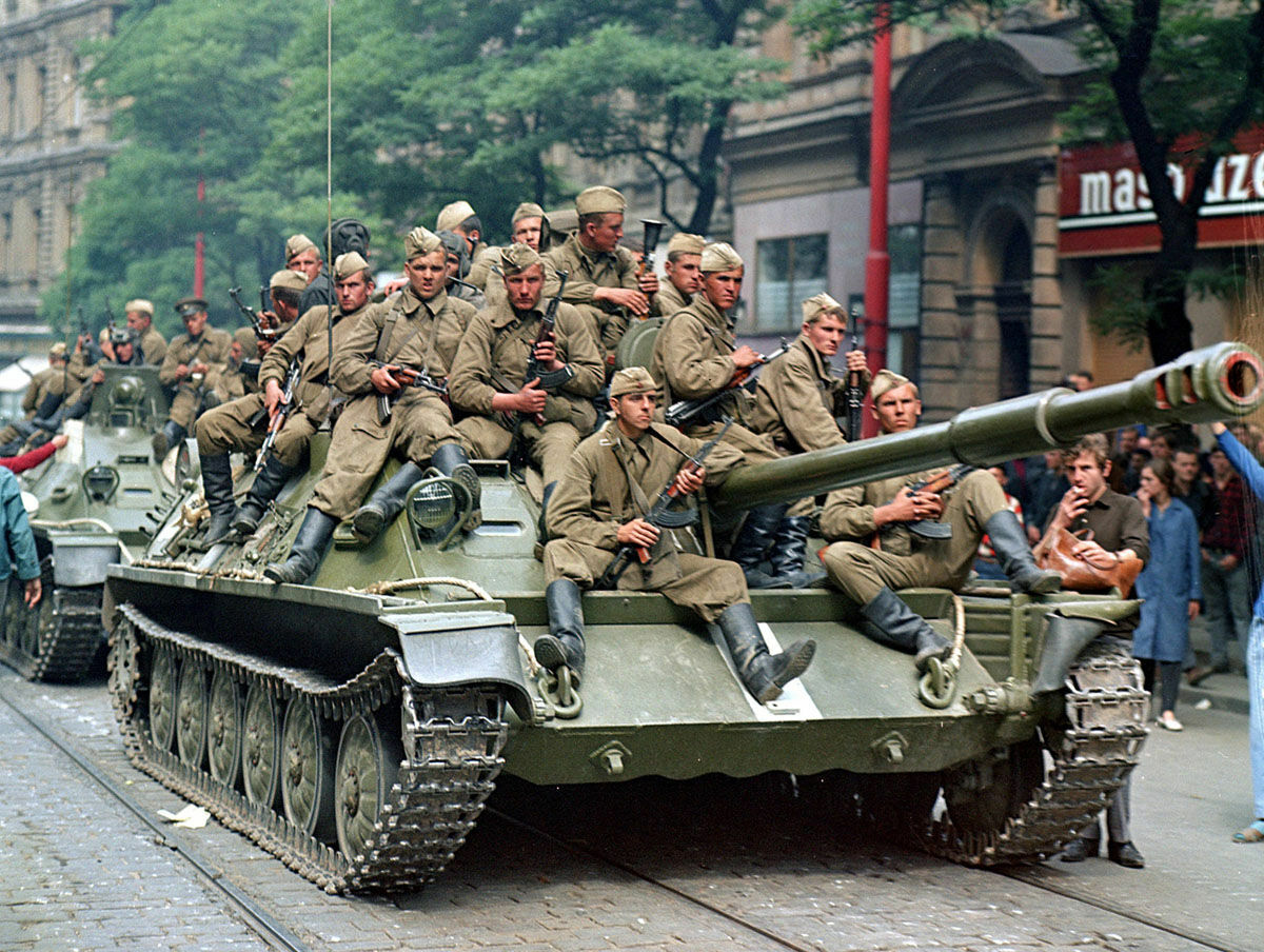 Солдаты Советской Армии в Праге