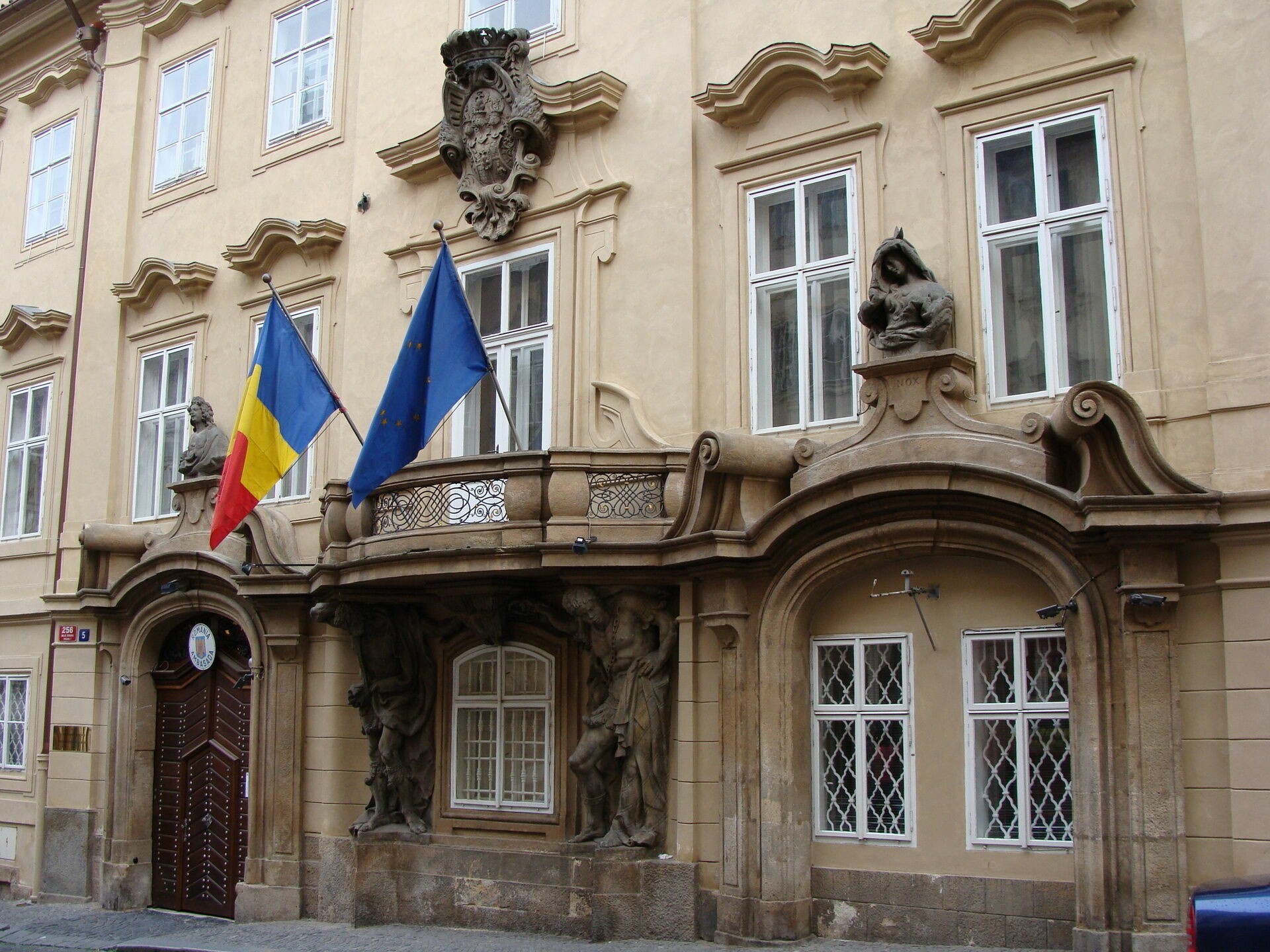 Румыния объявила персоной нон грата сотрудника российского посольства