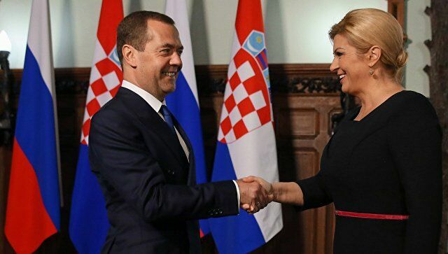 Медведев и президент Хорватии вместе посмотрят футбол в Сочи