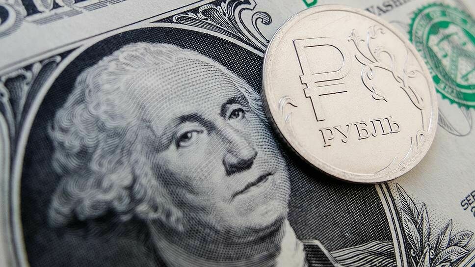 Рубль вновь дешевеет на фоне антироссийских санкций