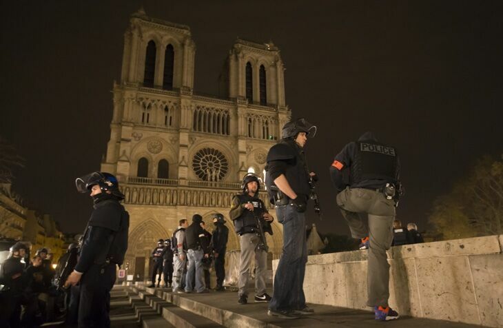 В результате терактов в Париже погибли и уничтожены восемь террористов