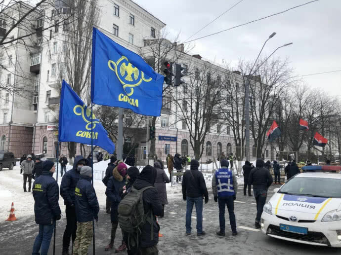 На Украине полиция заблокировала избирательные участки для голосования