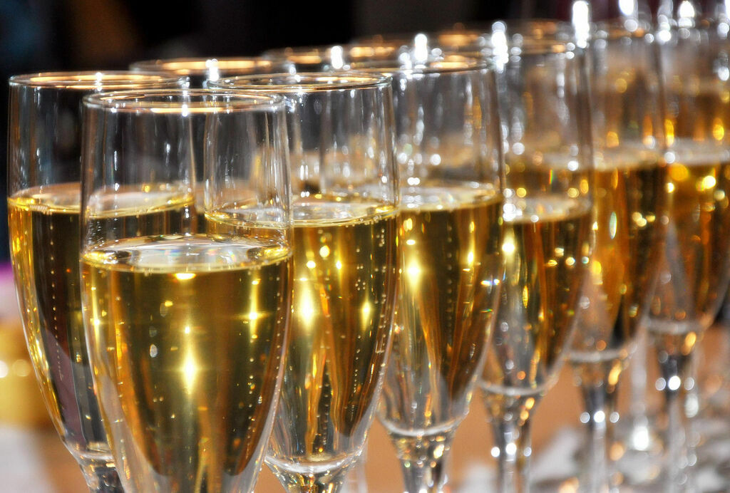 Проявили солидарность: производители шампанского намерены бойкотировать Россию