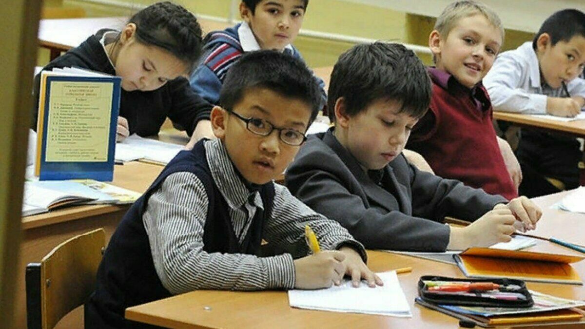 Путин поручил определить допустимую долю детей мигрантов в школах