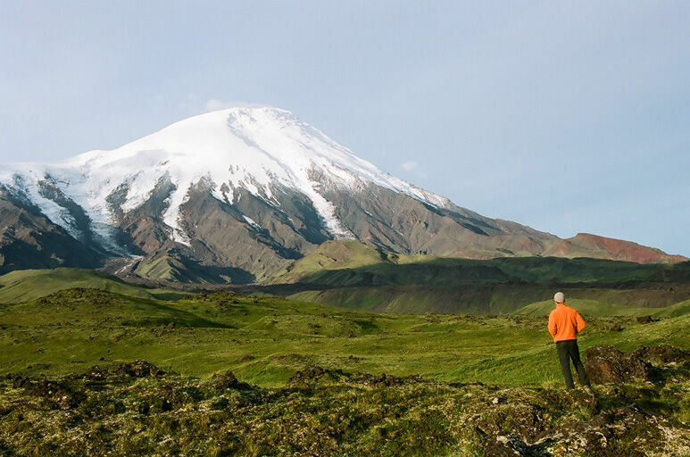 Спасатели ищут туристку, пропавшую во время фотосессии на камчатском вулкане