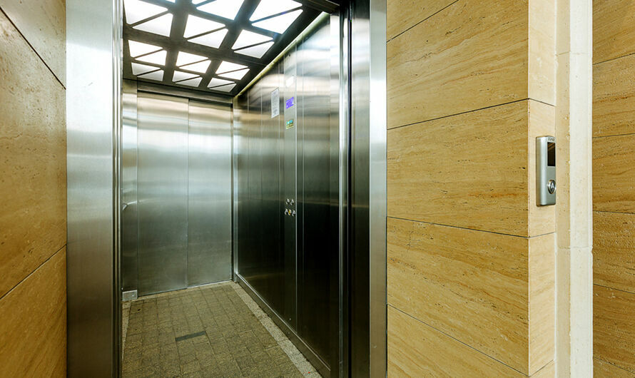 Лифты в хроме и плитка под туф - атрибуты отнюдь не малобюджетного жилья. Такого точно не будет!
