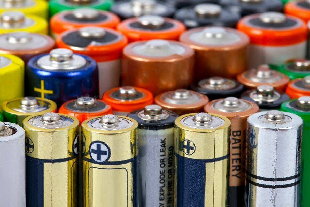 Минприроды запретит выбрасывать батарейки в мусоропровод, но наказывать не сможет