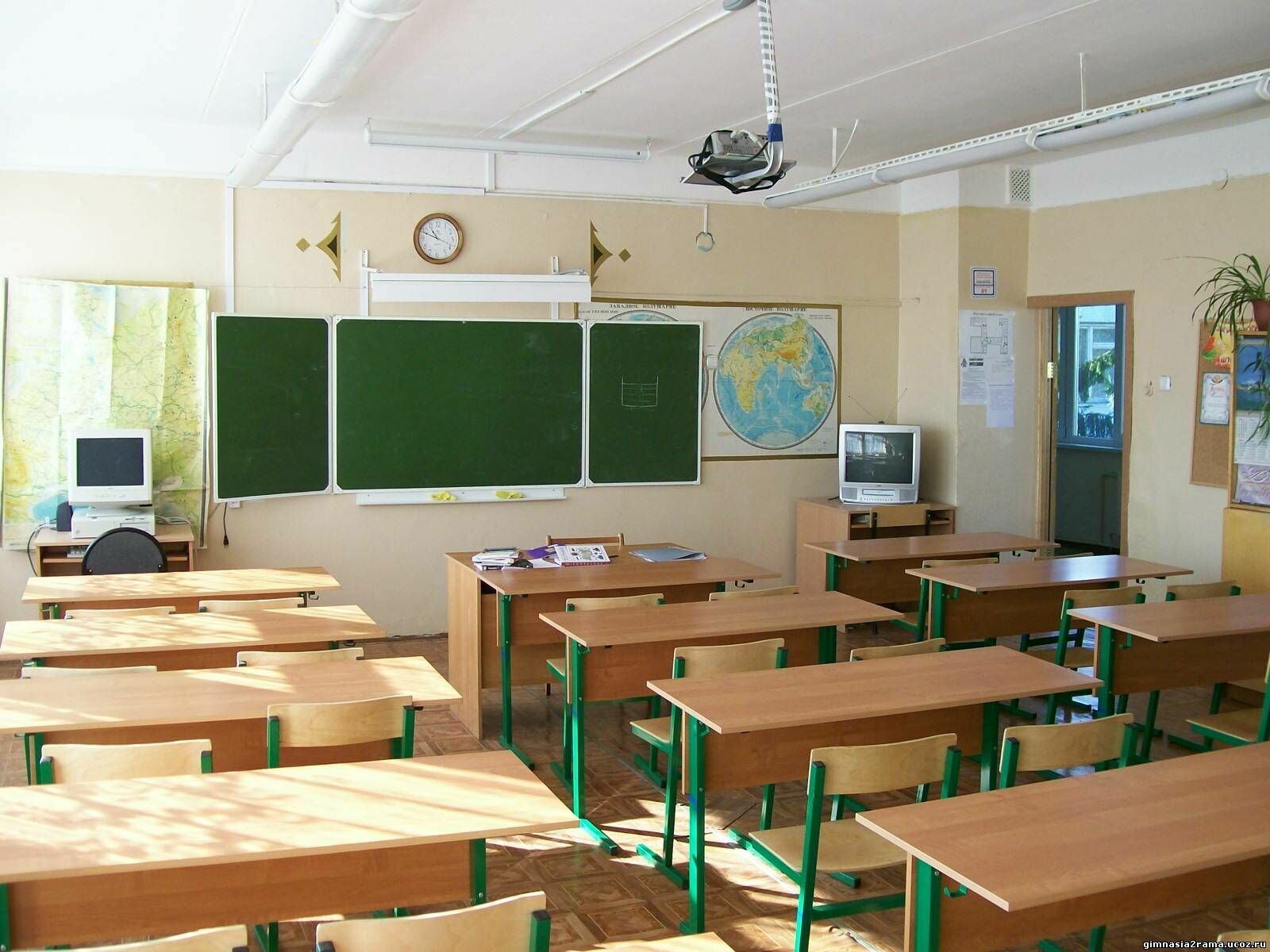 Приморскую учительницу не накажут за разбор русского языка на примере матерных слов