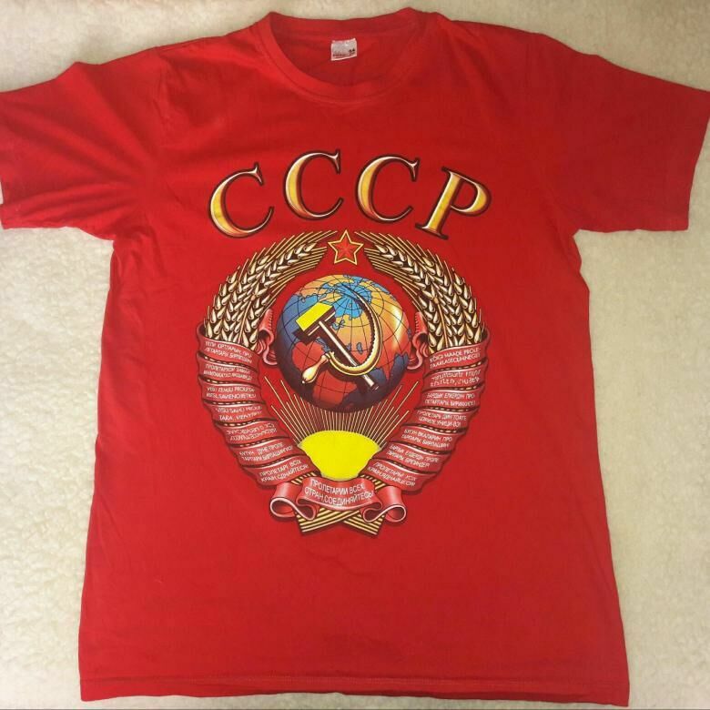 Украинцу вынесли приговор за ношение футболки с гербом СССР
