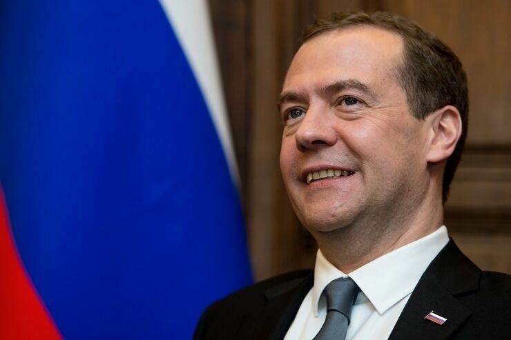 Медведева эвакуировали с форума в Сколково