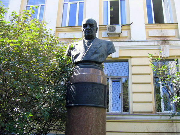 Памятник отцу Алексея Абрикосова - Алексею Ивановичу (это он бальзамировал Ленина )