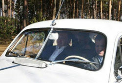 Медведев прокатил Януковича на «Победе» 1948 года