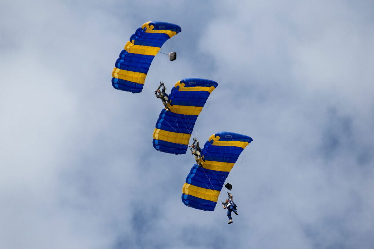 Во Владимирской области возбуждено дело о прыжках с просроченными парашютами