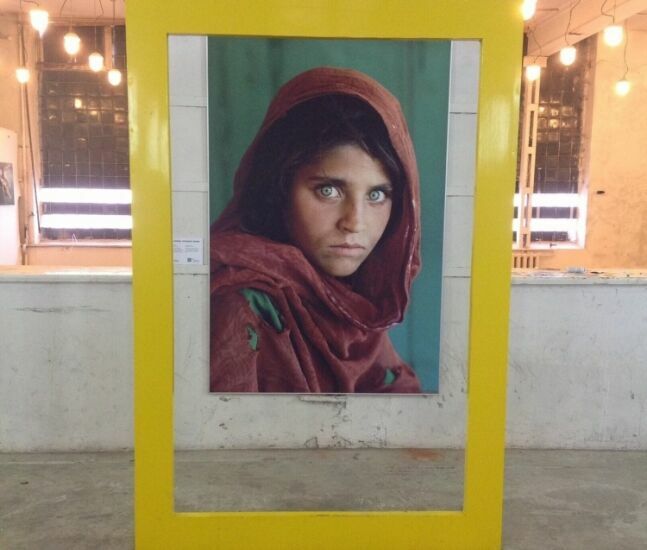 «Афганскую девочку» с обложки National Geographic выслали из Пакистана