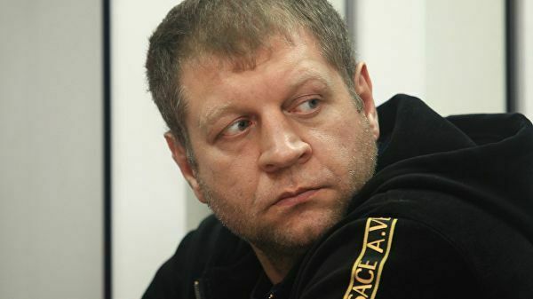 Боец Александр Емельяненко вновь оказался в полиции