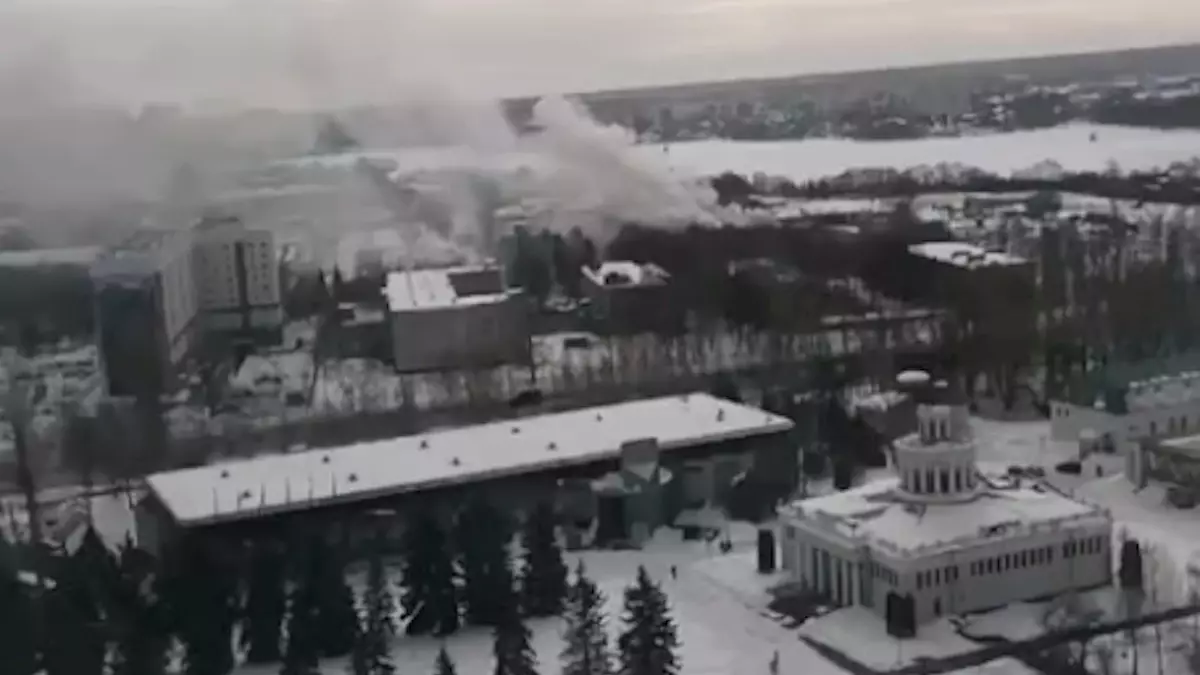 В Казани горит высшее танковое командное училище