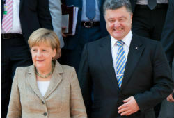 Меркель и Порошенко поговорили о деэскалации ситуации на востоке Украины
