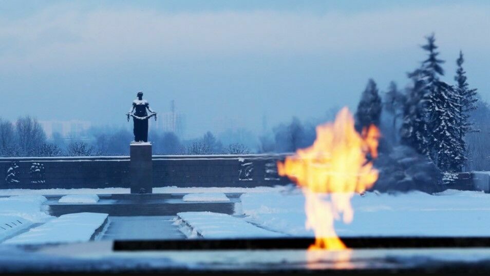 В годовщину освобождения Ленинграда блокадницу не пускали на кладбище из-за Путина
