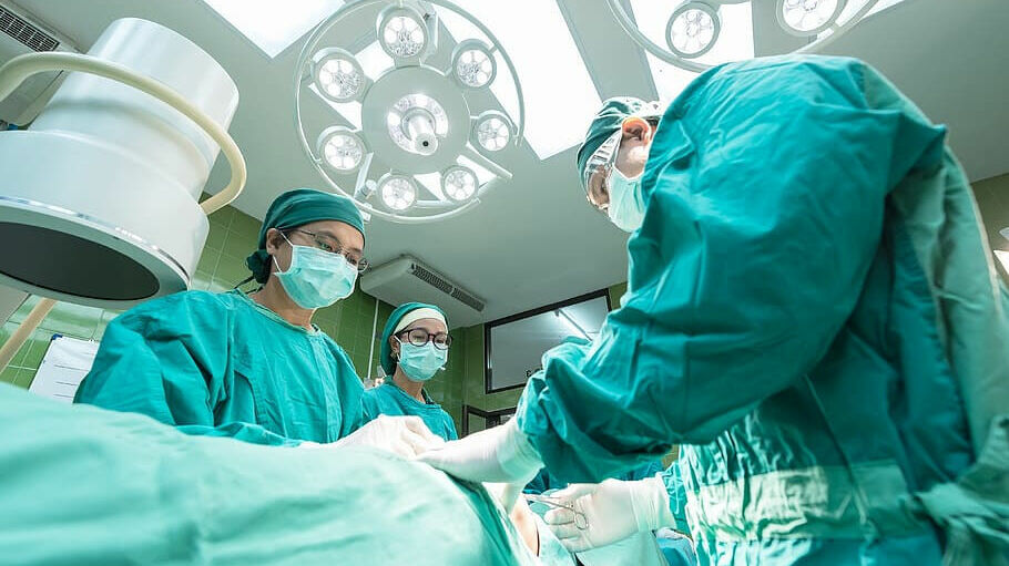 На Урале врачи провели уникальную операцию по извлечению паразита из сердца девушки