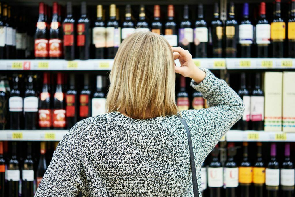 Минпромторг намерен смягчить правила продажи алкоголя