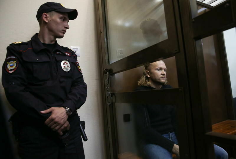 Владельца журнала "Флирт" осудили на 3 года за организацию проституции