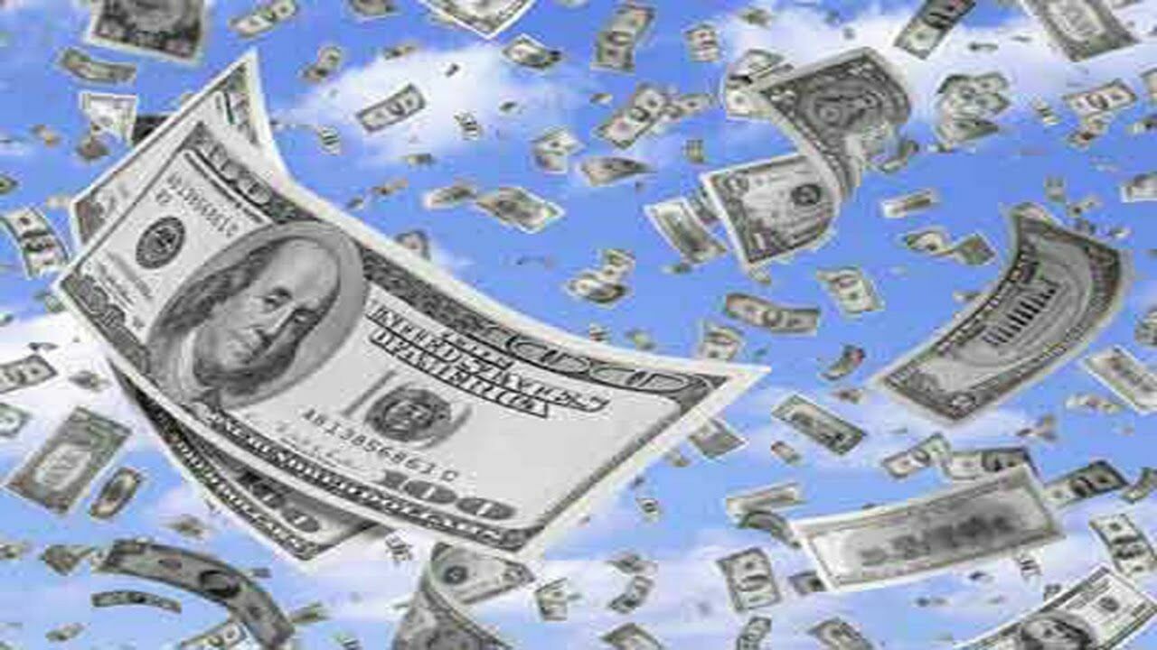 «Просто валюту девать больше некуда…» Эксперты объясняют новый рост курса рубля