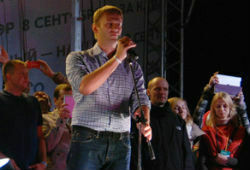 Навальный передумал проводить митинг, но обжалует итоги выборов