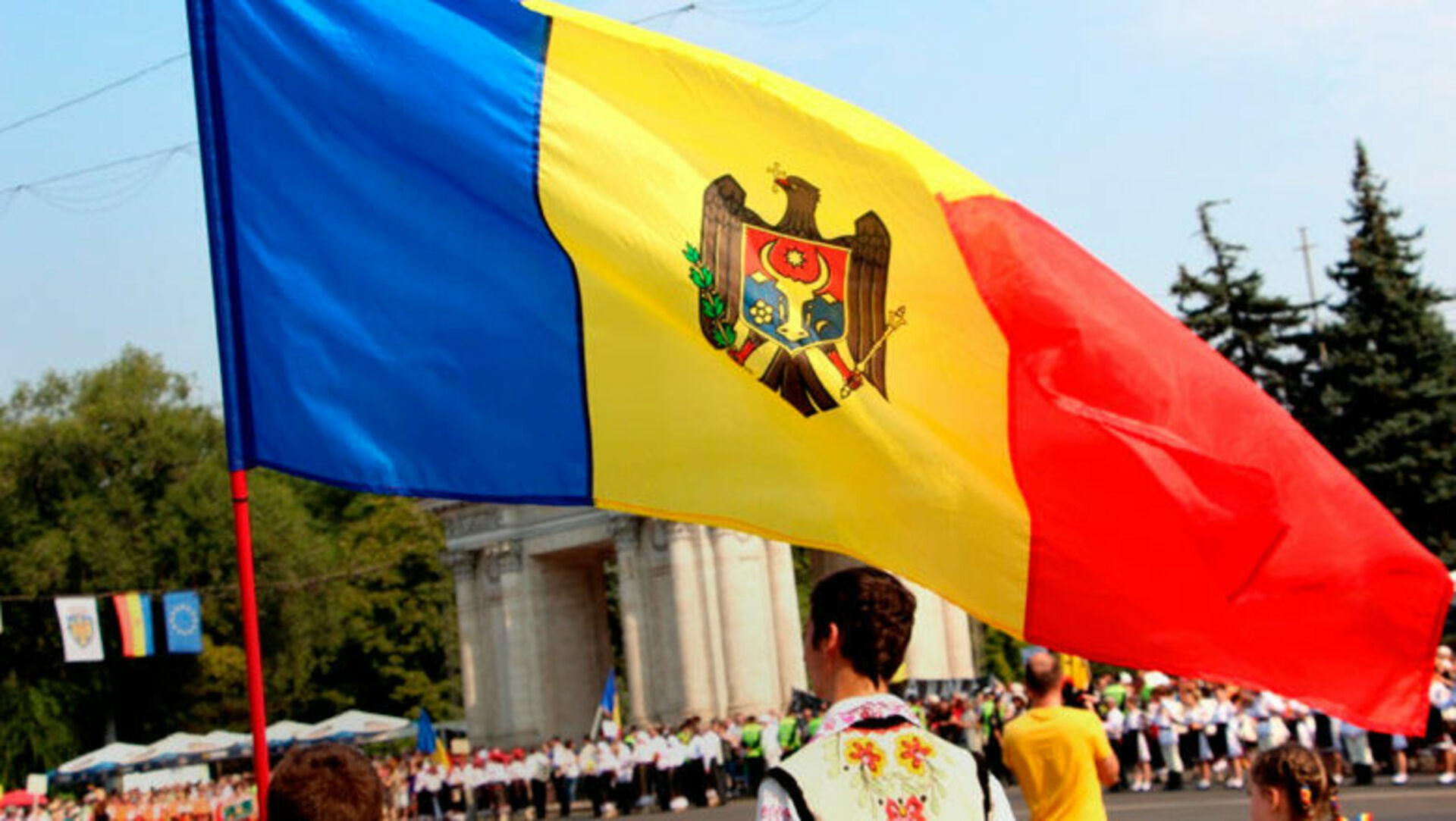 Молдавия это страна. Лимба ноастрэ в Молдавии. Национальный праздник Молдовы лимба Ноастра. Флаг Молдовы Республики Румынии. День независимости Румынии.