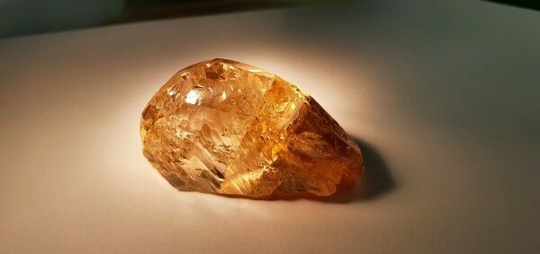 В Якутии добыли крупнейший в истории России цветной алмаз