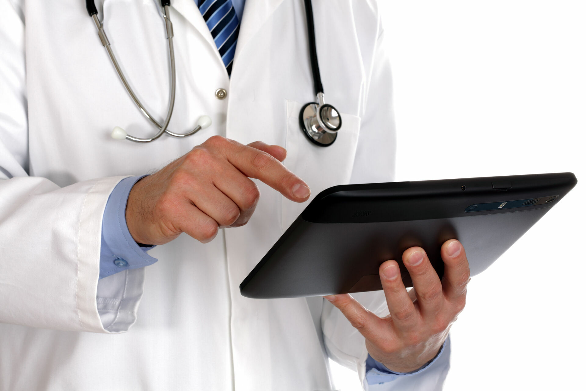 Столичных врачей оснащают планшетами с электронными картами больных