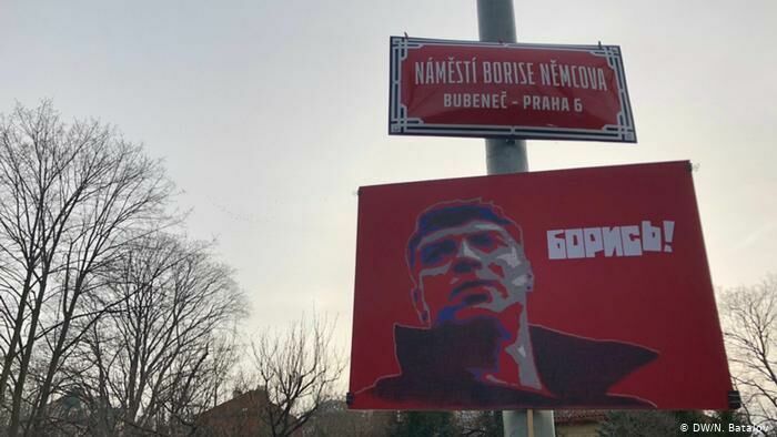 СМИ: посольство РФ в Праге совершило формальный "переезд" с площади Бориса Немцова