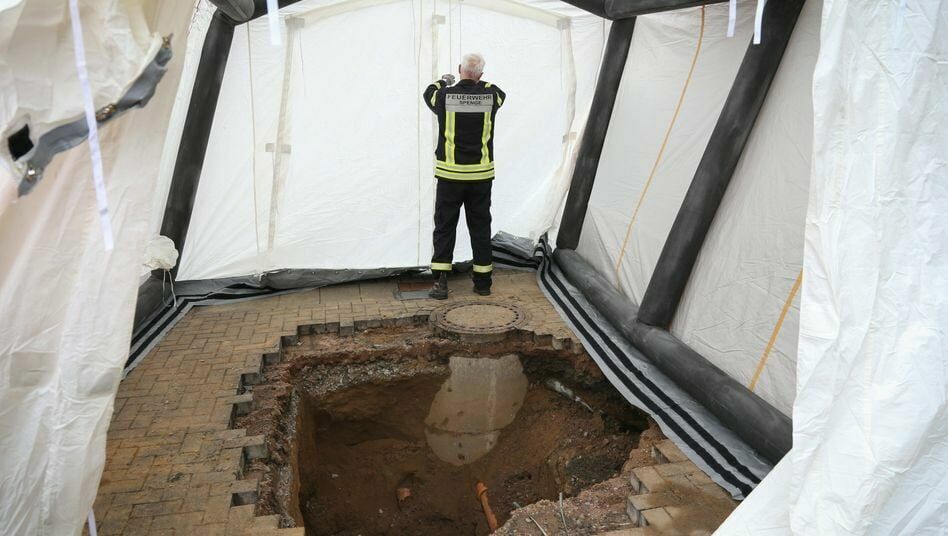 В Германии во время ремонта плитки на парковке  обнаружили подкоп под банк