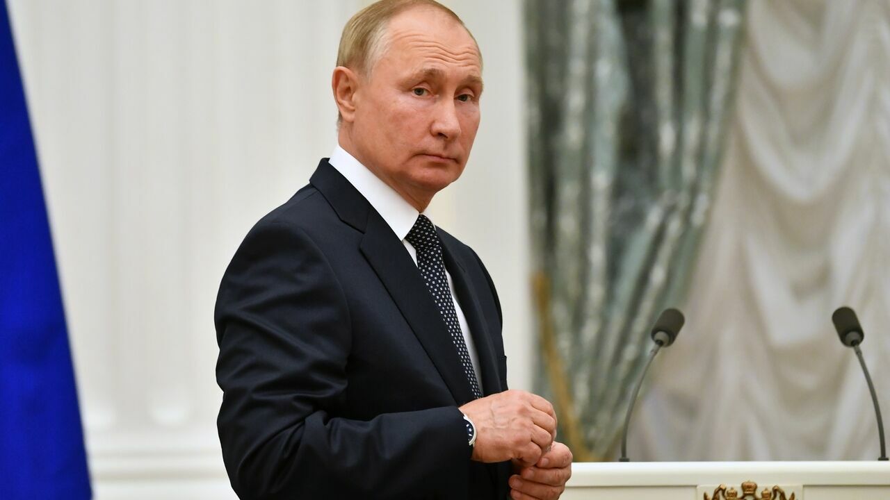 Путин подписал указ об учреждении почетного знака "За успехи в труде"