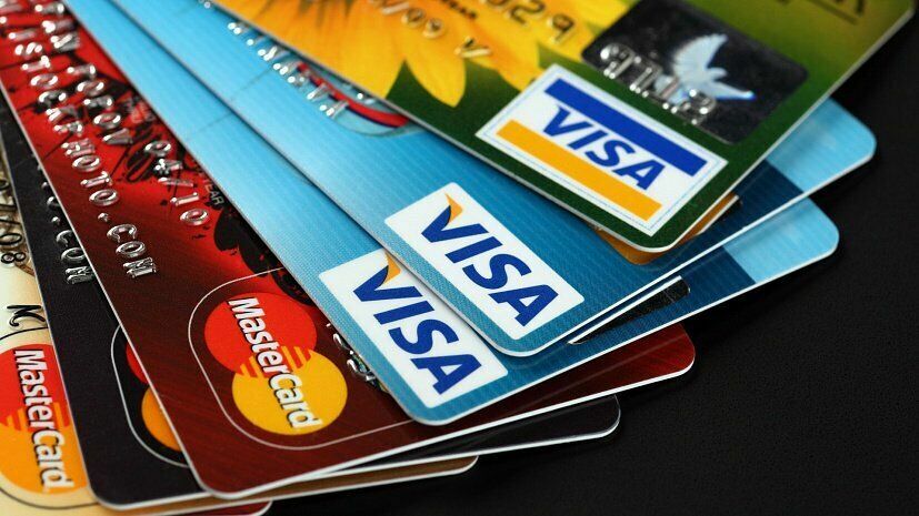 Выдача кредитных карт в России выросла почти на 40%