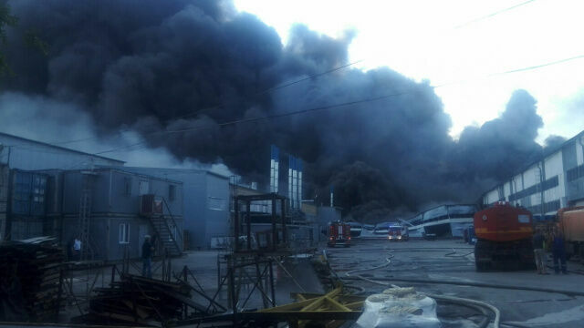 В Самаре произошел крупный пожар на складе красок