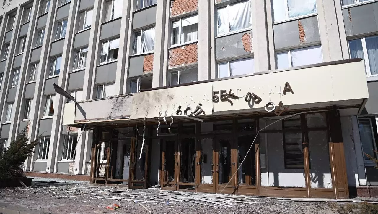 В Белгороде в здание администрации города врезался БПЛА противника.